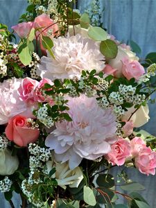 Preview wallpaper peonies, roses, tea tree, branch, bunch