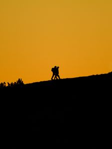 Preview wallpaper people, hill, silhouettes, dark