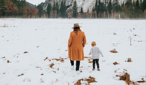 Preview wallpaper people, mountain, snow, winter, nature, walk