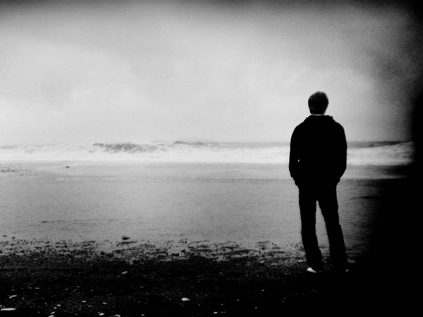 Download wallpaper 1400x1050 people, shore, solitude, reflection, black ...