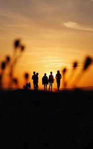 Preview wallpaper people, silhouettes, friends, sunset, dark