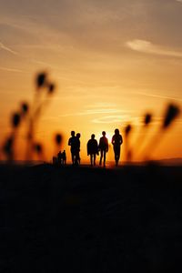 Preview wallpaper people, silhouettes, friends, sunset, dark
