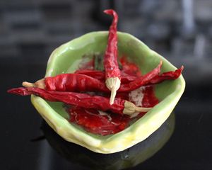 Preview wallpaper pepper, chilli, dried, plate