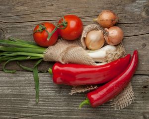 Preview wallpaper pepper, tomato, garlic, vegetables