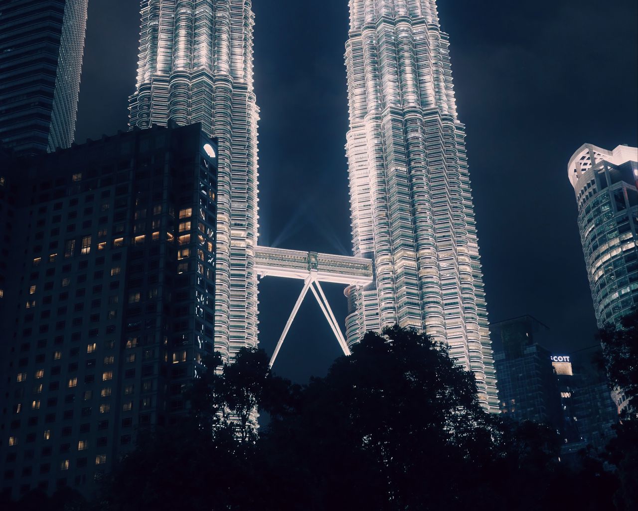 1280x1024 Wallpaper petronas towers, kuala lumpur, malaysia, illumination