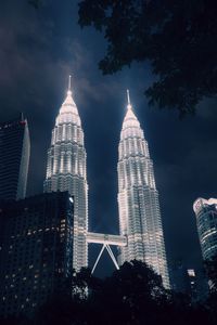 Preview wallpaper petronas towers, kuala lumpur, malaysia, illumination