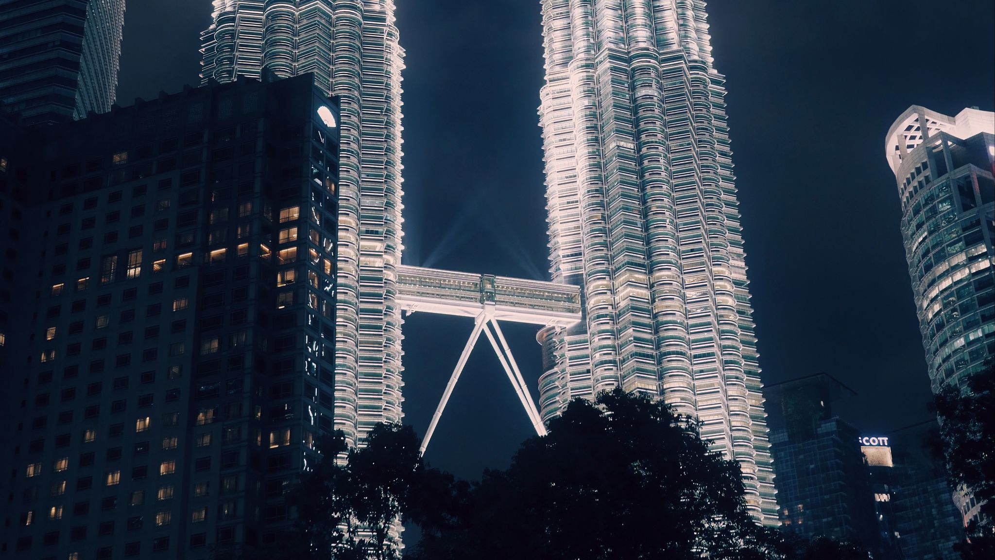 2048x1152 Wallpaper petronas towers, kuala lumpur, malaysia, illumination