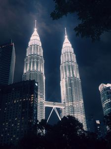 Preview wallpaper petronas towers, kuala lumpur, malaysia, illumination