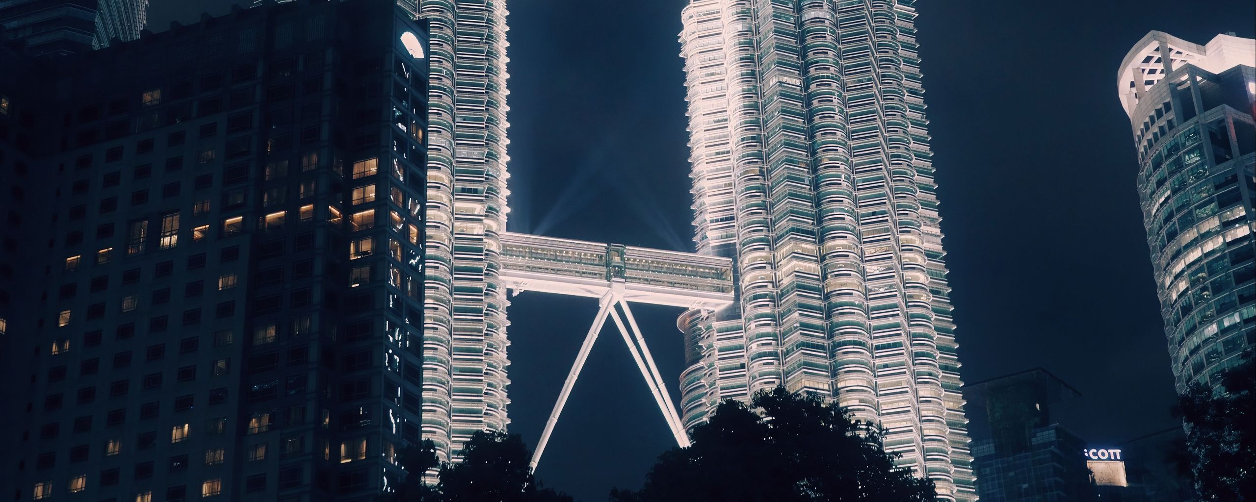 2560x1024 Wallpaper petronas towers, kuala lumpur, malaysia, illumination