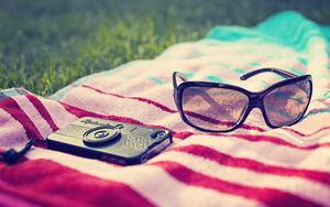 Preview wallpaper phone, glasses, towels, summer, beach