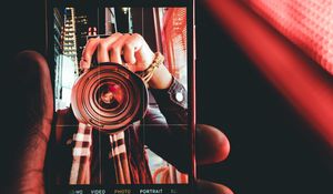 Preview wallpaper phone, hand, photo, focus, blur, bokeh