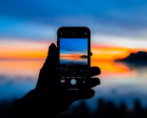 Preview wallpaper phone, hand, photo, sunset, dark