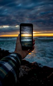 Preview wallpaper phone, hand, shooting, sunset, sea