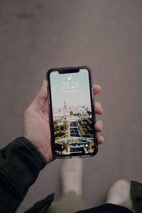 Preview wallpaper phone, hand, wallpaper, city