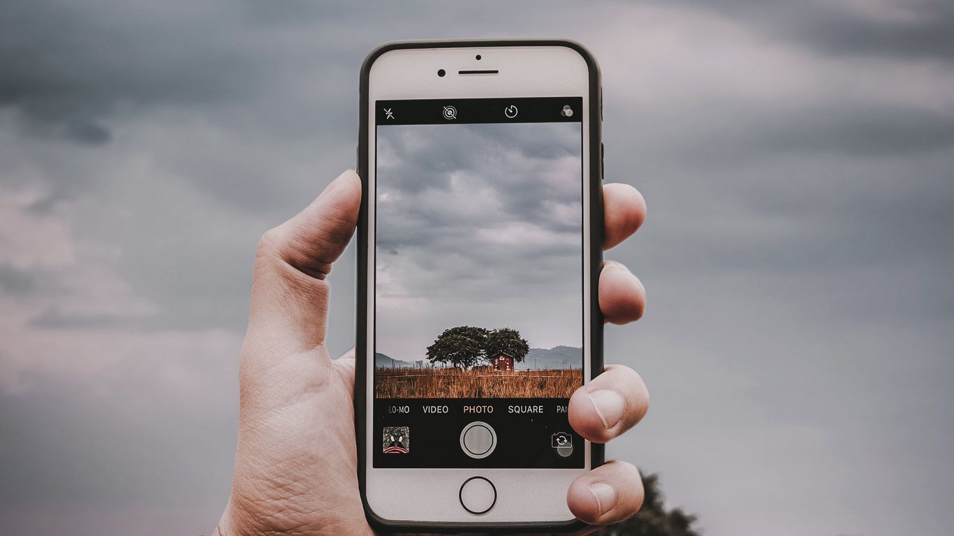 1366x768 Wallpaper phone, smartphone, hand, photography, landscape