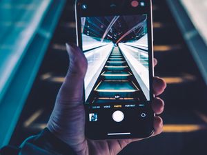Preview wallpaper phone, smartphone, hand, escalator, photo