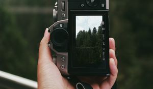 Preview wallpaper photo camera, retro, screen, shooting, hand
