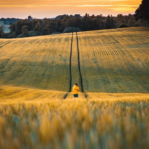 Preview wallpaper photographer, field, flowers, landscape