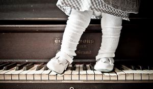 Preview wallpaper piano, girl, background