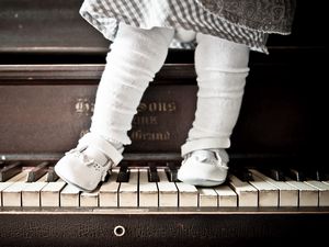 Preview wallpaper piano, girl, background