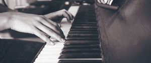 Preview wallpaper piano, hands, keys, bw