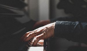 Preview wallpaper piano, hands, ring, music