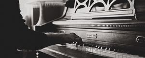 Preview wallpaper piano, hands, vintage, music, bw