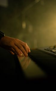 Preview wallpaper piano, keys, fingers, clock