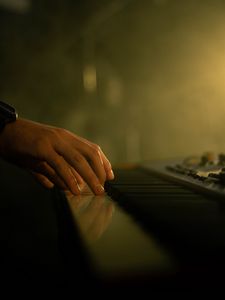 Preview wallpaper piano, keys, fingers, clock