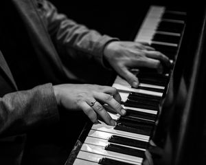 Preview wallpaper piano, keys, hands, music, black and white