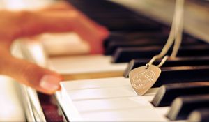 Preview wallpaper piano, keys, hands, music, mediator