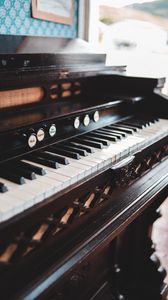Preview wallpaper piano, keys, musical instrument, room