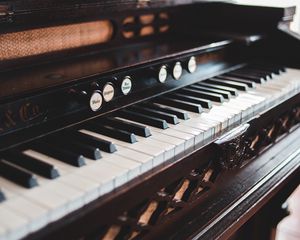 Preview wallpaper piano, keys, musical instrument, room