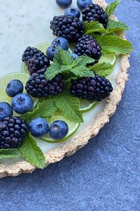 Preview wallpaper pie, berries, blackberries, blueberries, mint