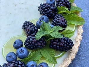 Preview wallpaper pie, berries, blackberries, blueberries, mint