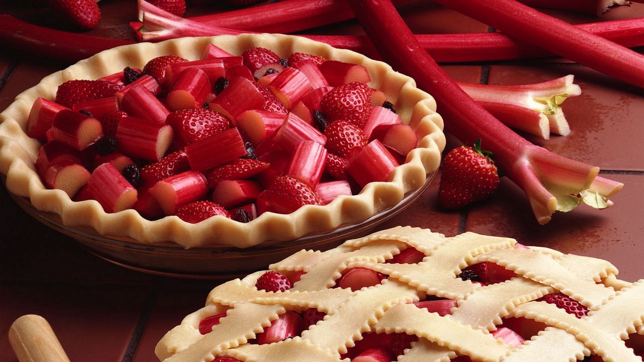 Wallpaper pie, berry, strawberry, stuffing, rhubarb, stalks