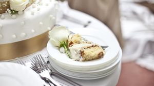 Preview wallpaper pie, slice, roses, wedding