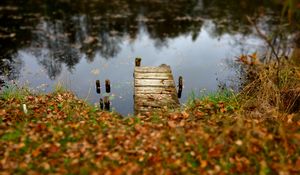 Preview wallpaper pier, autumn, river, fallen leaves