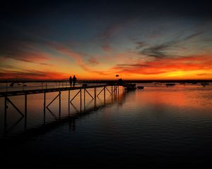 Preview wallpaper pier, couple, silhouettes, sea, evening