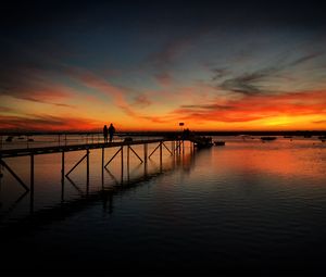 Preview wallpaper pier, couple, silhouettes, sea, evening