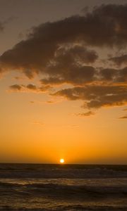 Preview wallpaper pier, decline, sea, evening, tourists, clouds, horizon