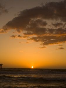 Preview wallpaper pier, decline, sea, evening, tourists, clouds, horizon