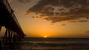 Preview wallpaper pier, decline, sea, evening, tourists, clouds, horizon