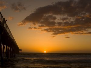 Preview wallpaper pier, decline, sea, evening, tourists, clouds, horizon