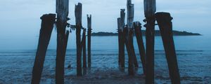 Preview wallpaper pier, ruins, sea, coast, night, twilight