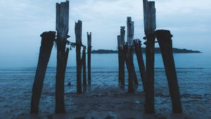 Preview wallpaper pier, ruins, sea, coast, night, twilight