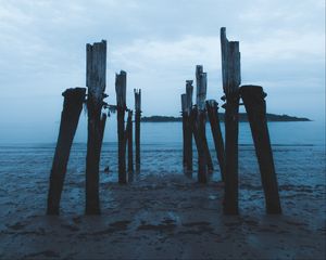 Preview wallpaper pier, ruins, sea, coast, night, twilight