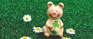 Preview wallpaper pig, figurine, luck, symbol, 2019