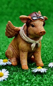 Preview wallpaper pig, pilot, statuette