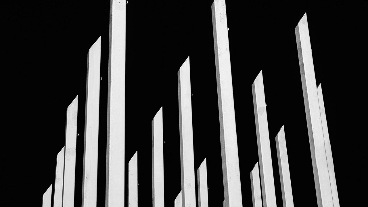 Wallpaper pillars, stripes, bw